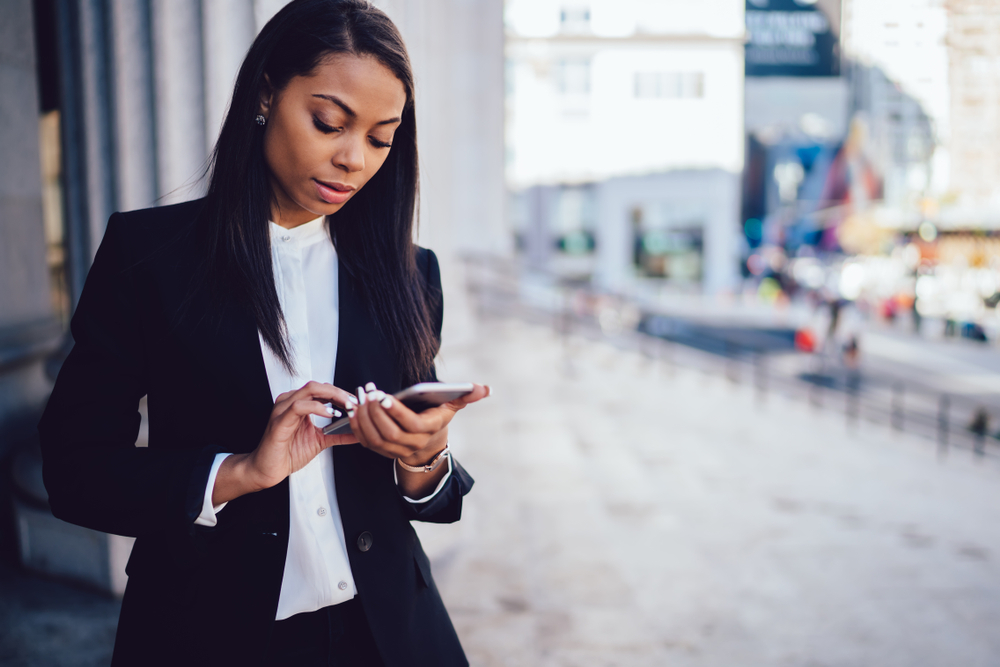 A Paralegal’s Guide to Texting A Client